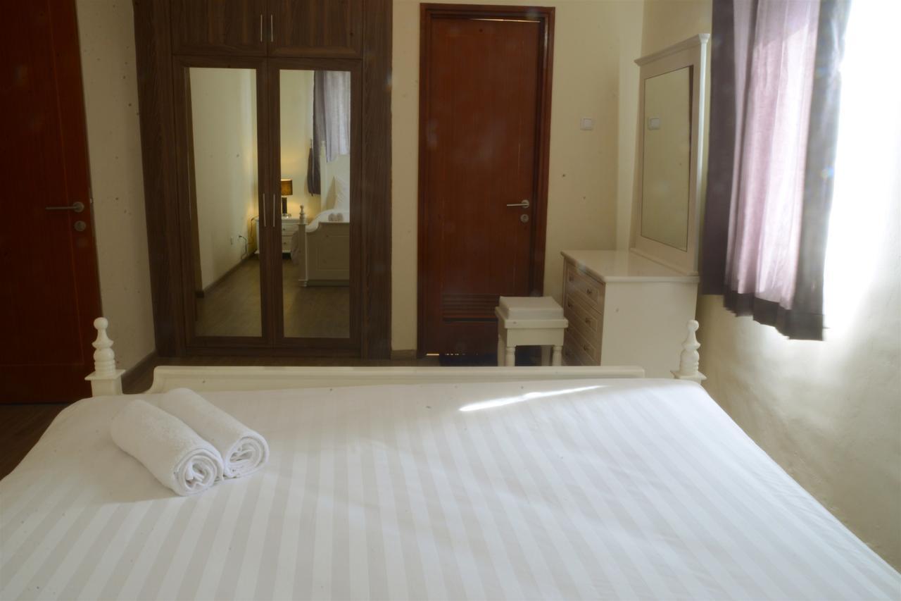 3Br Grand Palace With Private Bathtub By Travelio Jakarta Bagian luar foto